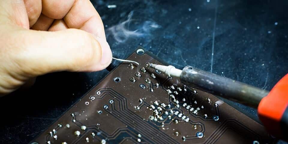 Elektroniikan sopimusvalmistus - Prosessi, haasteet ja ratkaisut