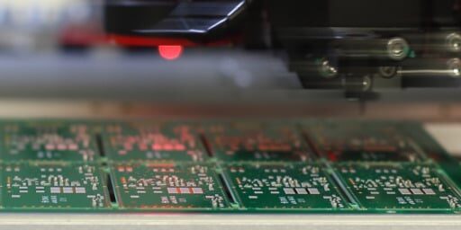 Mitä sopimusvalmistus tarkoittaa - toimialat ja esimerkit